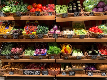 vegetables on shelves in grocery store
