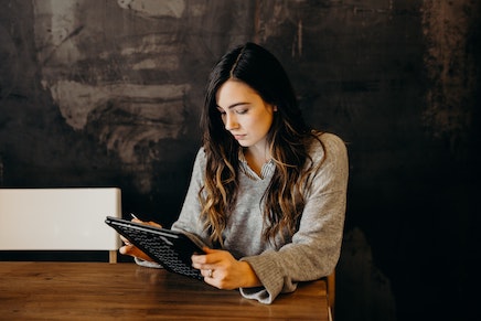 state of oregon employee on laptop