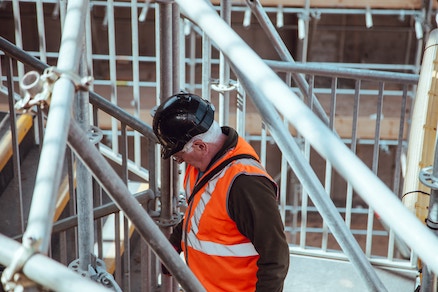 aerotek worker in hardhat